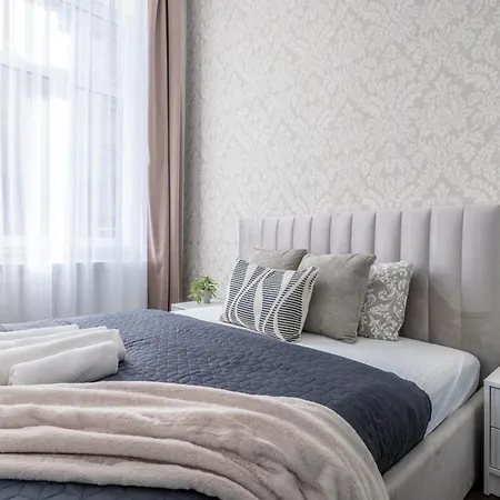 Exclusive Center Elizabeth Grand W' 3bedrm Appartement